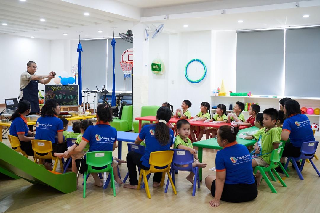 Sharing the joy of making vegan pancakes at "Bé Tập Nấu Ăn Xanh" workshop